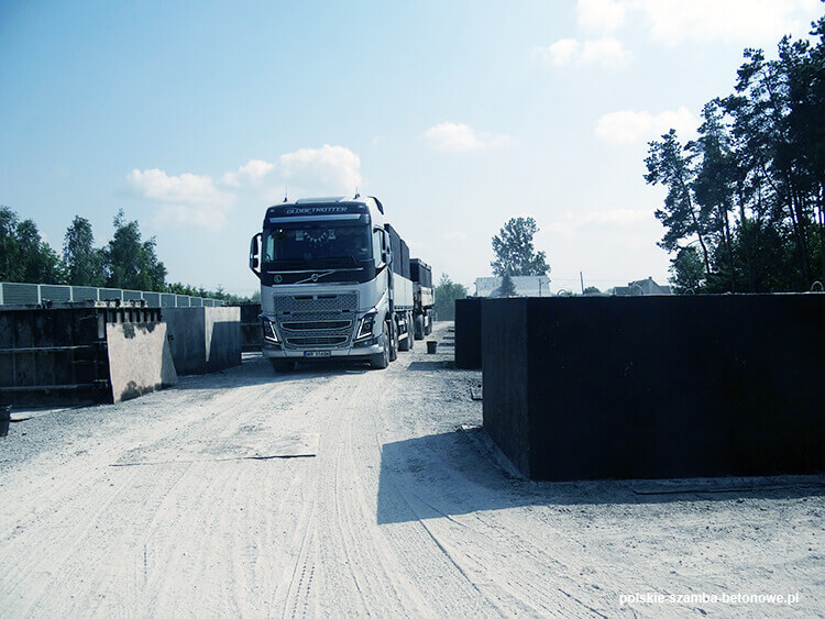 Transport szamb betonowych  w Ozimku